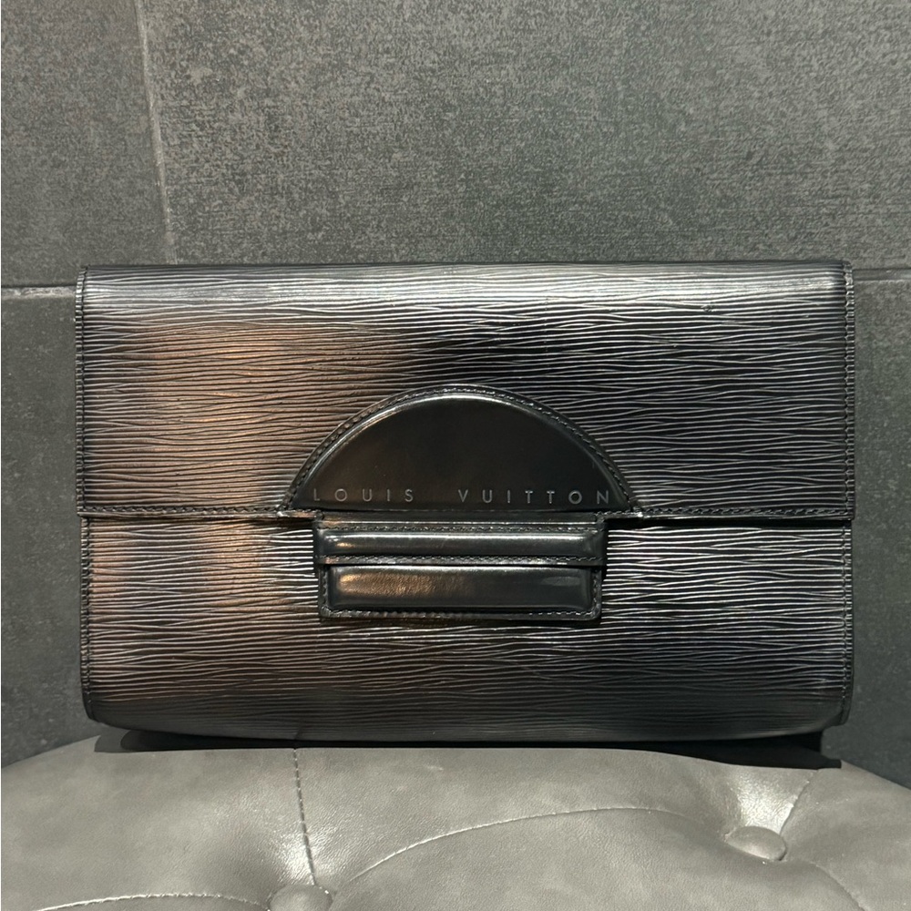 💯 Louis Vuitton Epi Leather Chaillot Clutch Bag